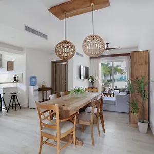 Destination Jelly / Playa Coral Apartment